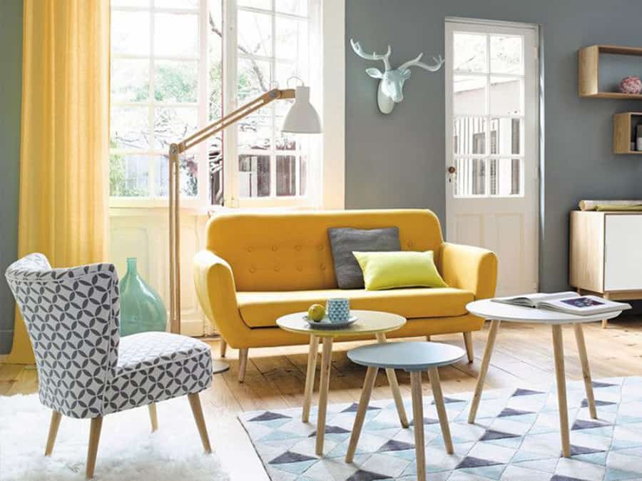 anakainisi_ανακαινιση_ιδεες_καθιστικου (14) Ιδέες για καθιστικό και σαλόνι με ξύλινο πάτωμα , γκρι χαλί και μουσταρδί καναπέ