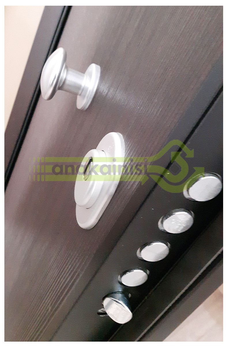 Ανακαίνιση σπιτιού στον Κορυδαλλό - Α 110 - εξώπορτα - πόρτα ασφάλειας