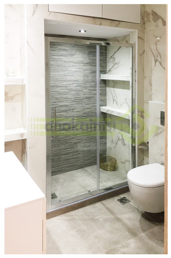 Ανακαίνιση σπιτιού στον Πειραιά - κουζίνα - πλακάκια τύπου μάρμαρο - λεκάνη ideal standard - καμπίνα μπάνιου ντουζιέρα 