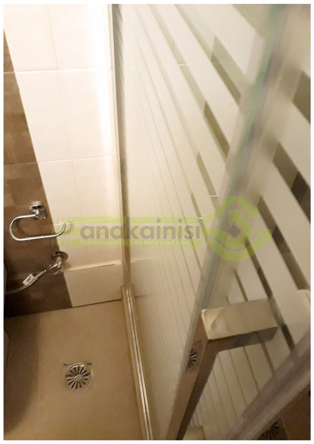 Ανακαίνιση σπιτιού στο κέντρο της Αθήνας - μπάνιο - καμπίνα μπάνιου - πλακάκια μπάνιου - γυάλινη καμπίνα μπάνιου 
