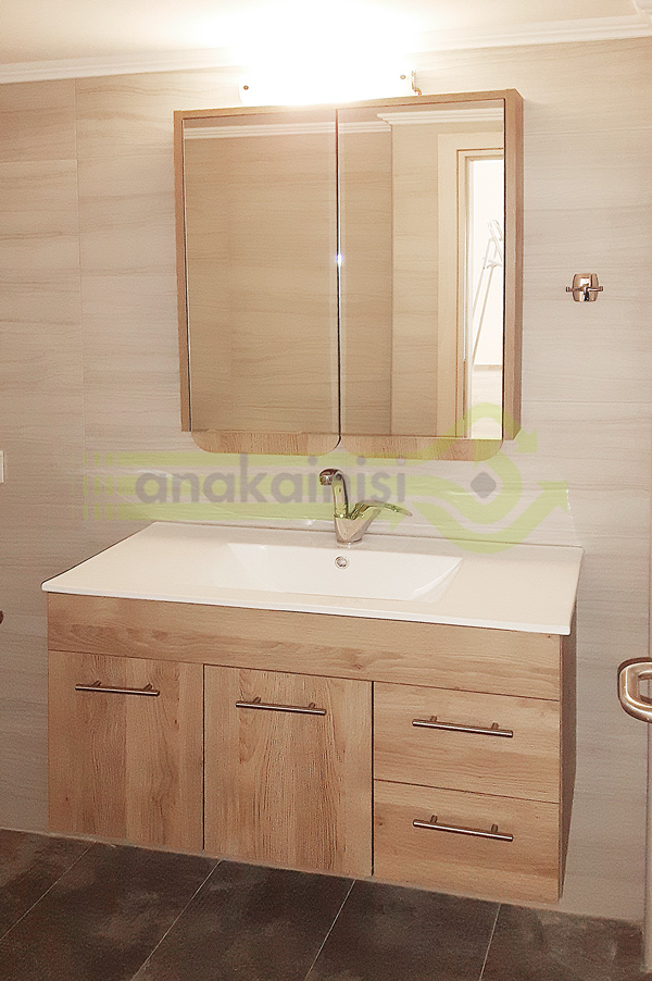 Ανακαίνιση σπιτιού στο Παγκράτι - ντουλάπια μπάνιου - καθρέφτης μπάνιου - νεροχύτης νιπτήρας ideal standard