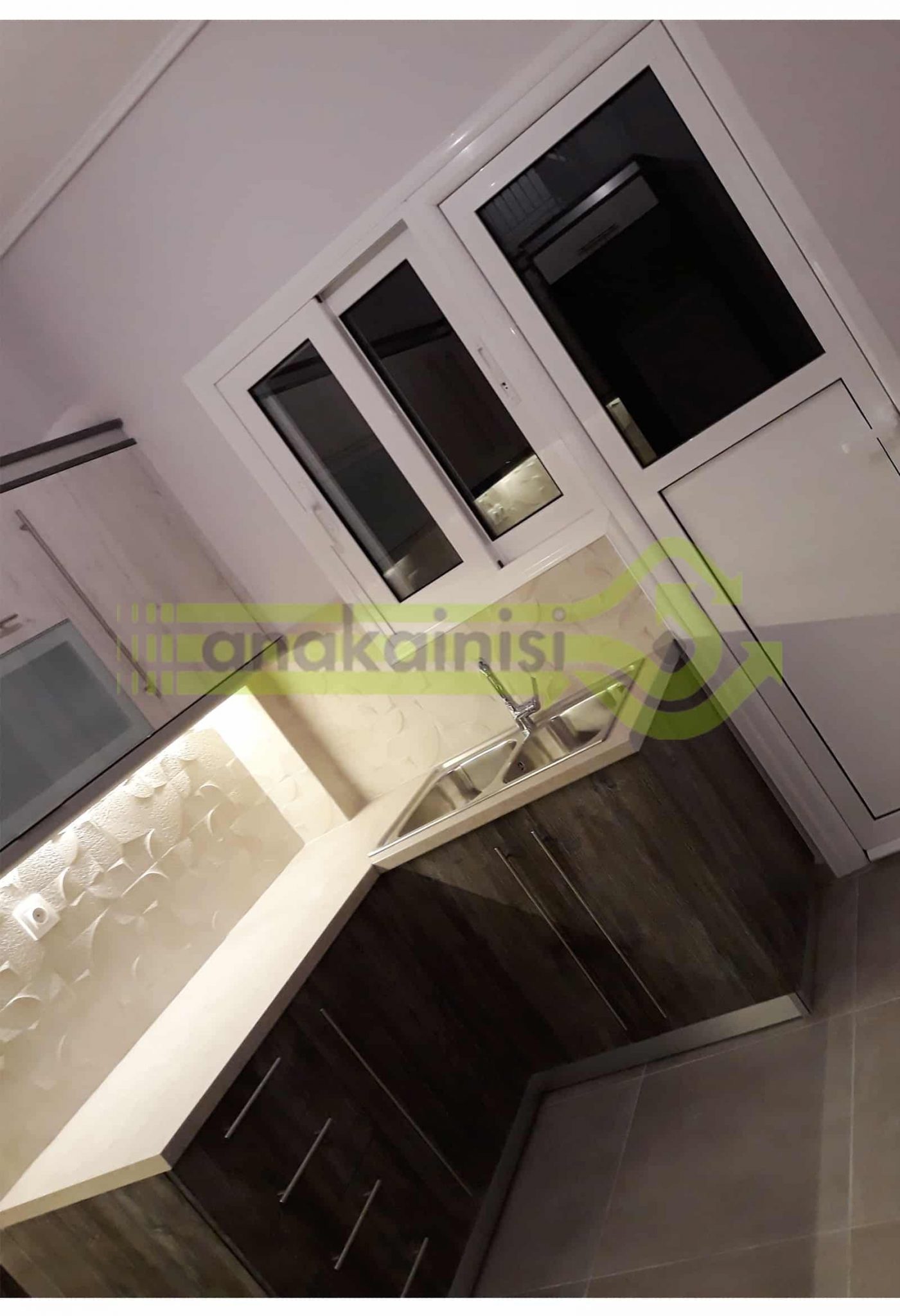 Ανακαίνιση διαμερίσματος στα Ιλίσια – πόρτα αλουμινίου - ανάγλυφο πλακάκι - ντουλάπια κουζίνας - πάγκος 