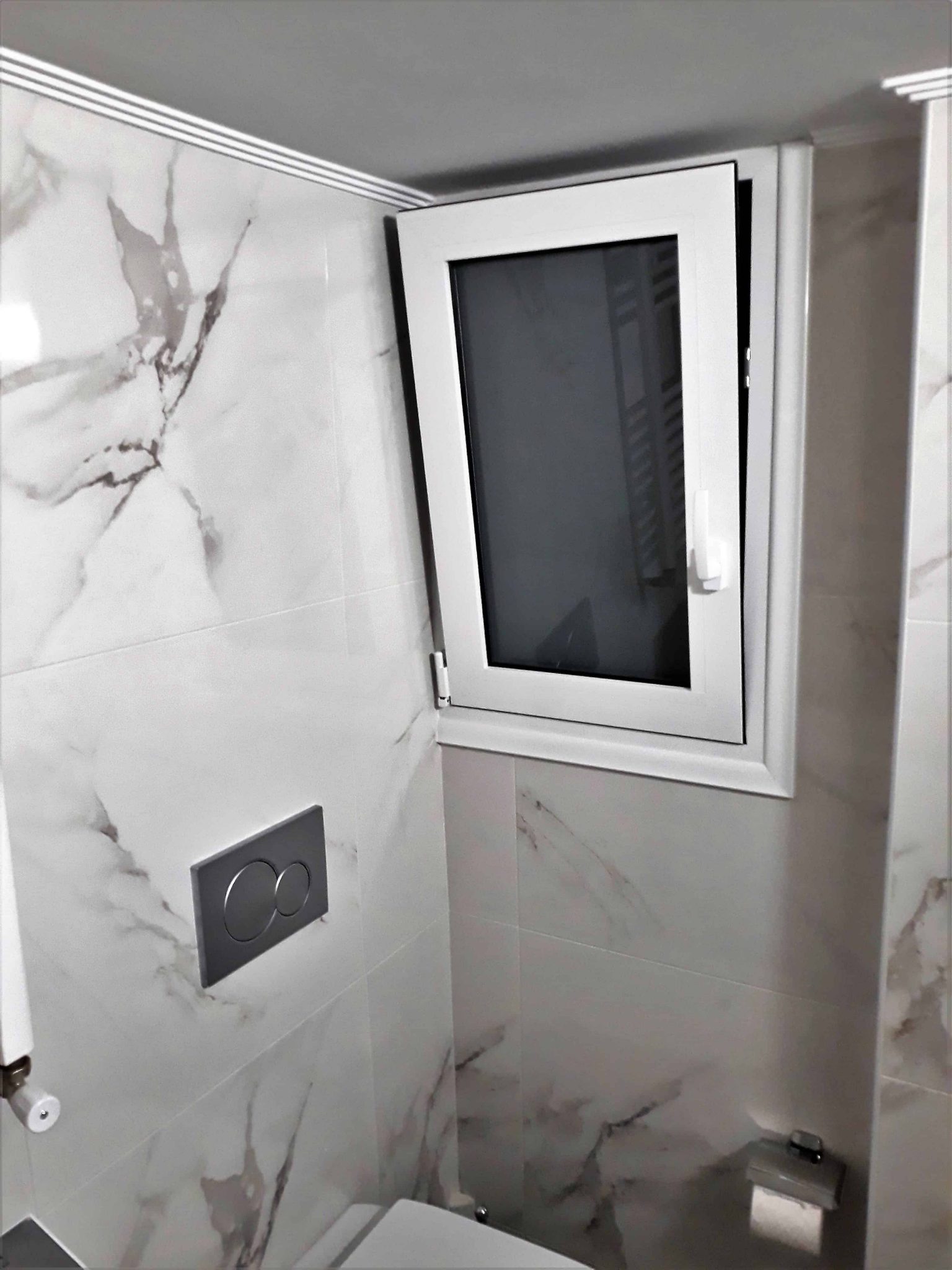 Ανακαίνιση Διαμερίσματος στο Παγκράτι - Παράθυρο αλουμινίου - Μπάνιο