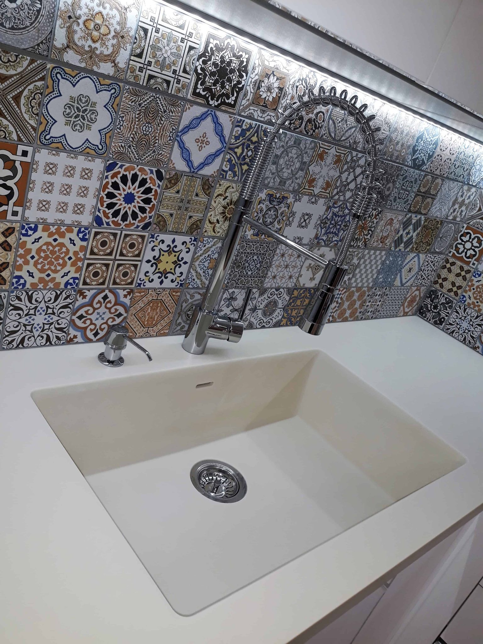 Ανακαίνιση Διαμερίσματος στο Παγκράτι - Κουζίνα - Νιπτήρας corian