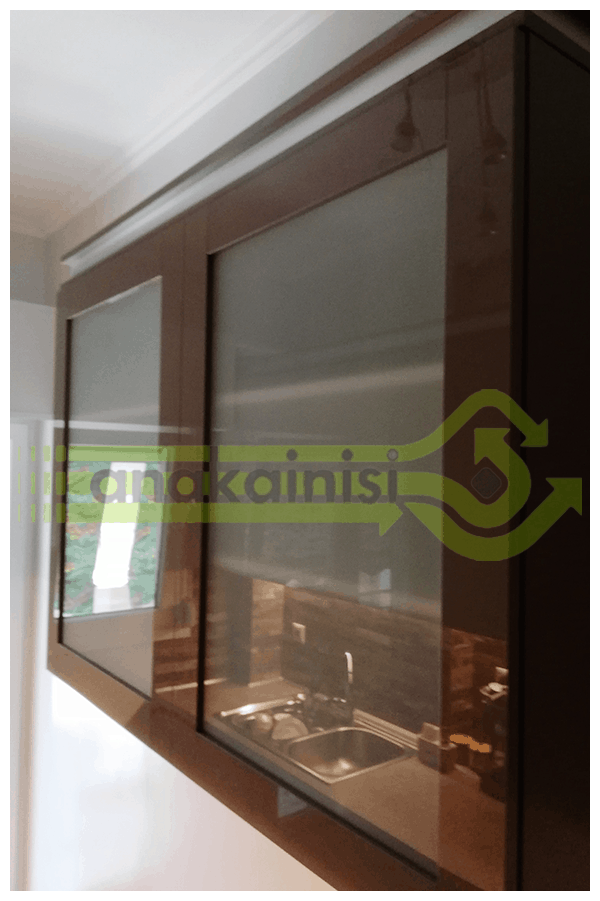 Ανακαίνιση Κουζίνας στο Χαλάνδρι - Α 250 μετά - ντουλάπια με γυαλί αμμοβολής