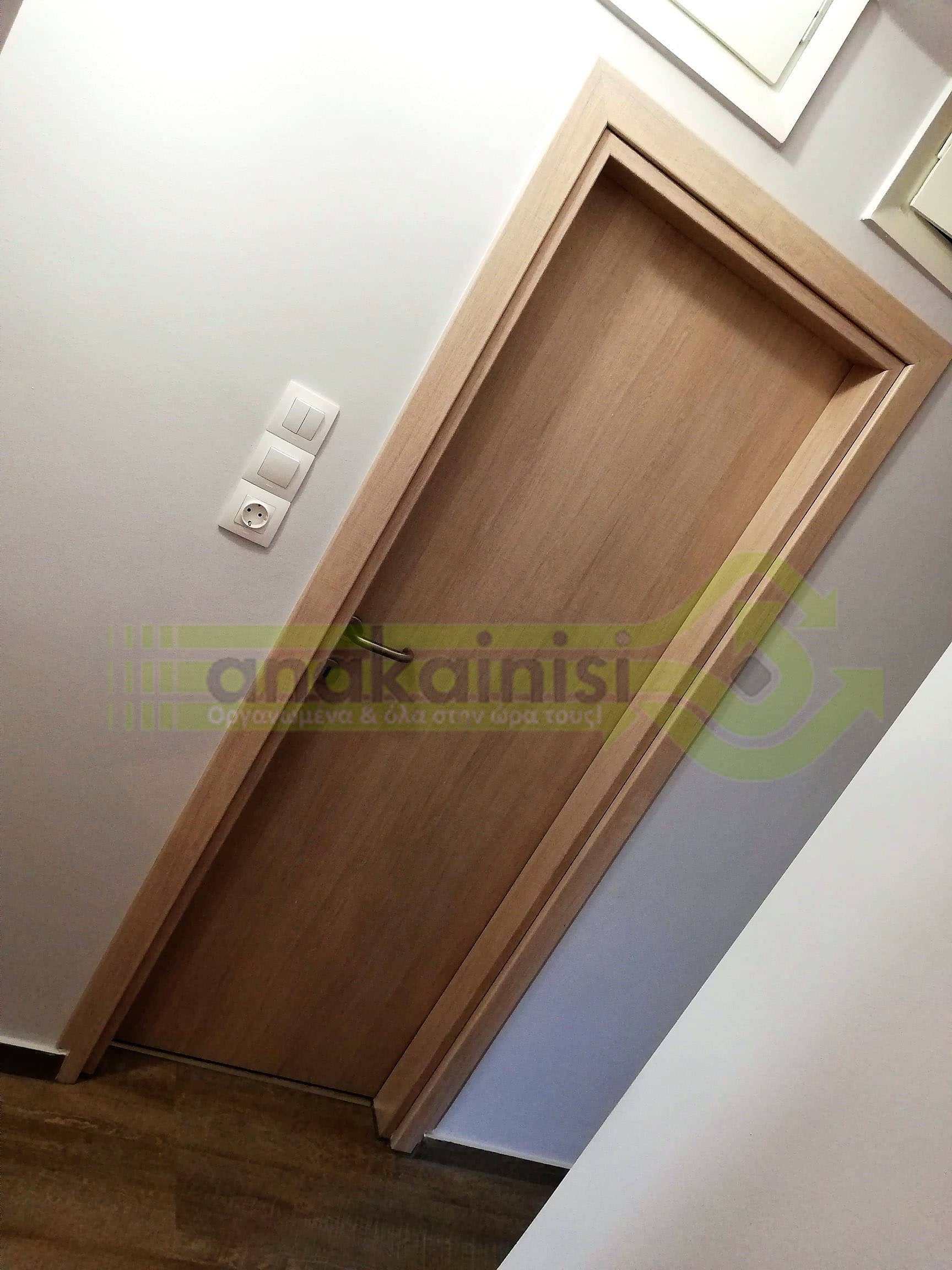 χολ και εσωτερική ξύλινη πόρτα