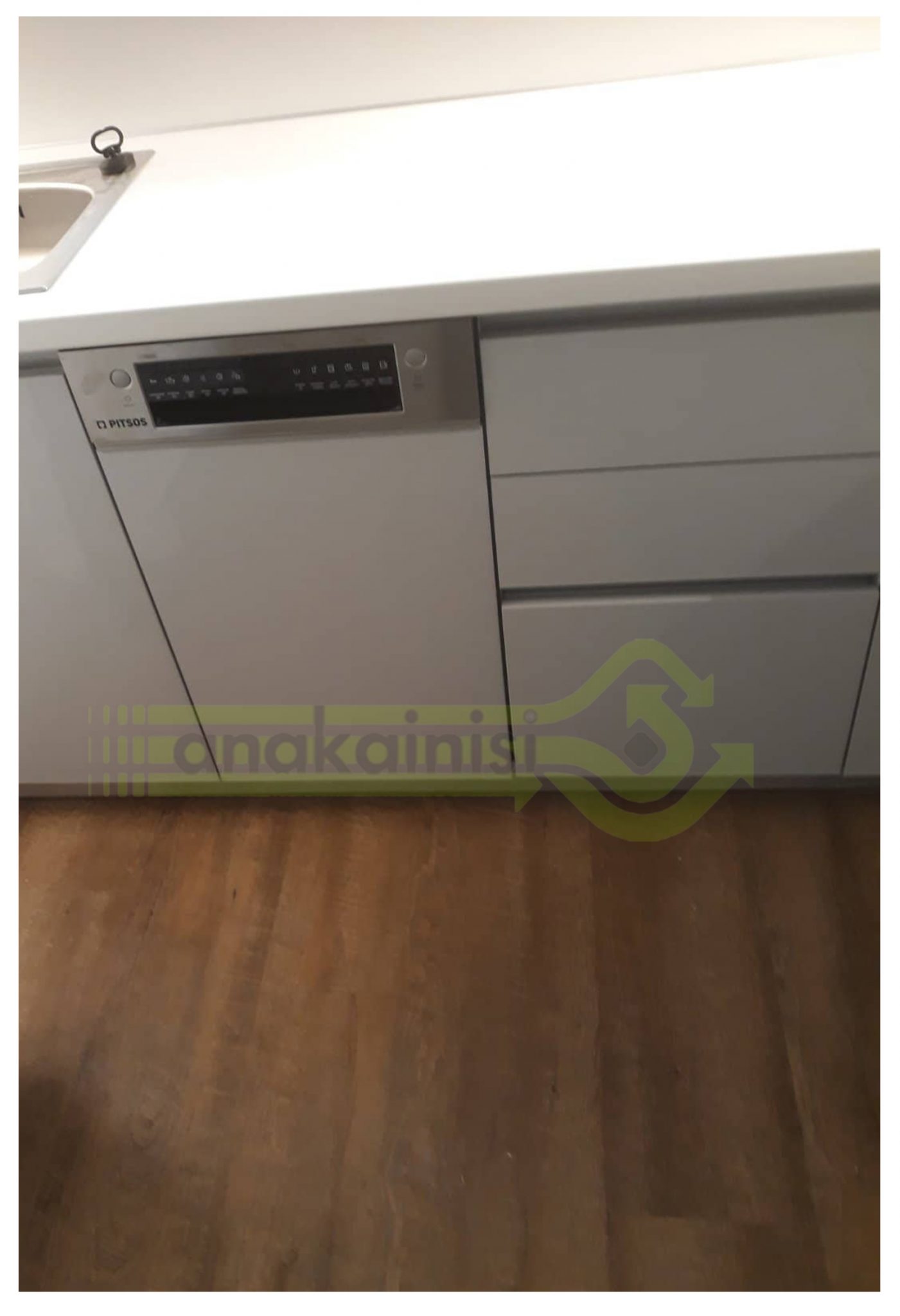 Ανακαινιση Αγια Παρασκευη (11) κουζίνα- ντουλάπια - εντοιχισμένο πλυντήριο πιάτων - πάτωμα πλακάκια με μορφή και σχήμα ξύλου