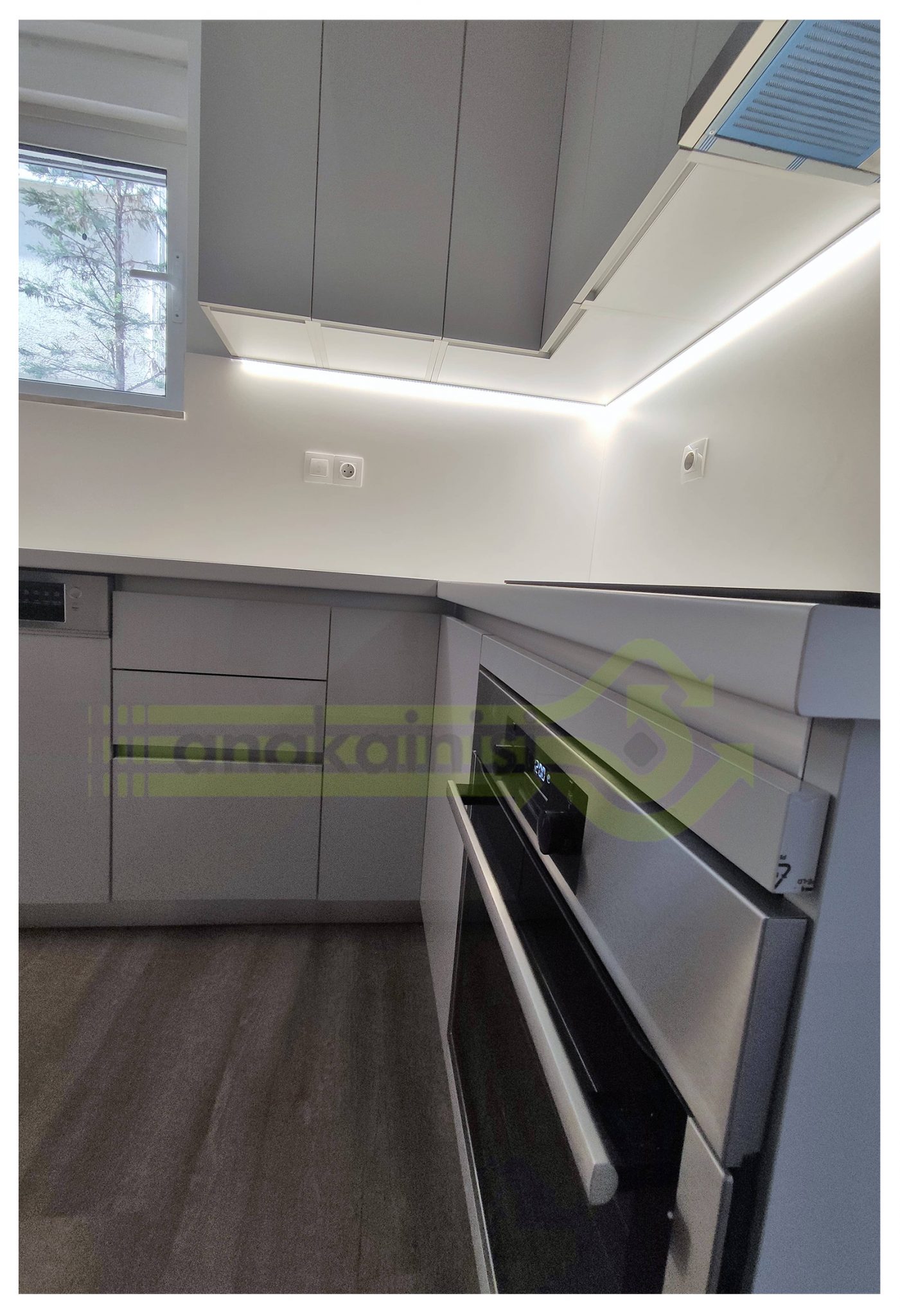 Ανακαινιση Αγια Παρασκευη (13) κουζίνα- γωνία ντουλάπια - εντοιχισμένο inox πλυντήριο πιάτων πάτωμα πλακάκια με μορφή και σχήμα ξύλου