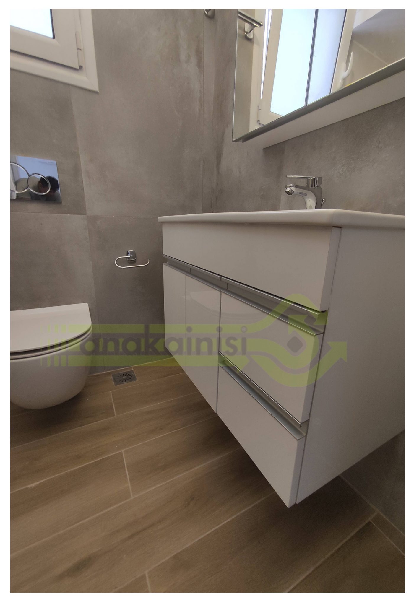 Ανακαινιση Αγια Παρασκευη (20) έπιπλο μπάνιου κρεμαστή λεκάνη , δεξιά ο νεροχύτης , πατιτή τσιμεντογωνία