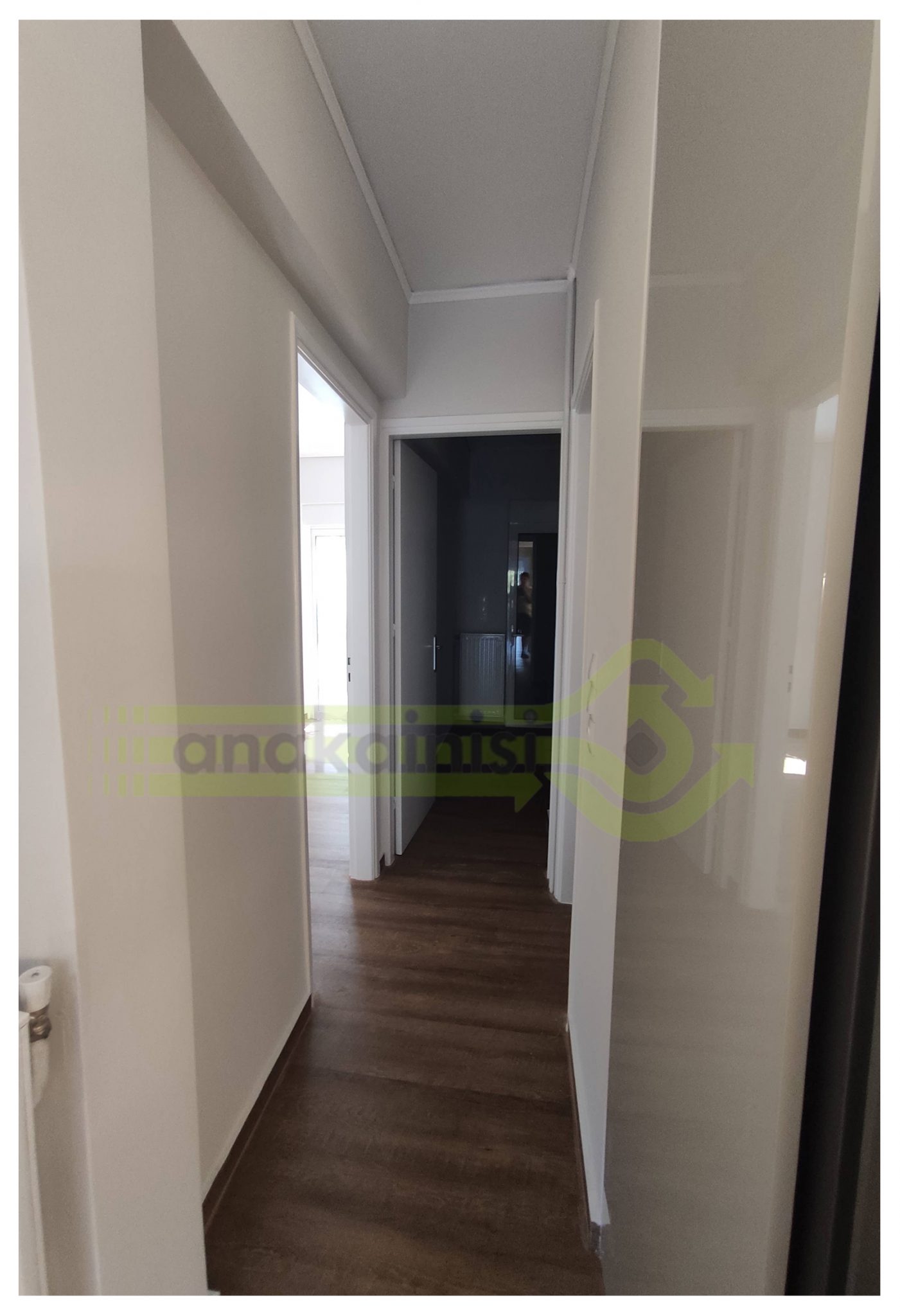 Ανακαινιση Αγια Παρασκευη (25) χολ πάτωμα πλακάκια σε σχήμα σκούρου ξύλου