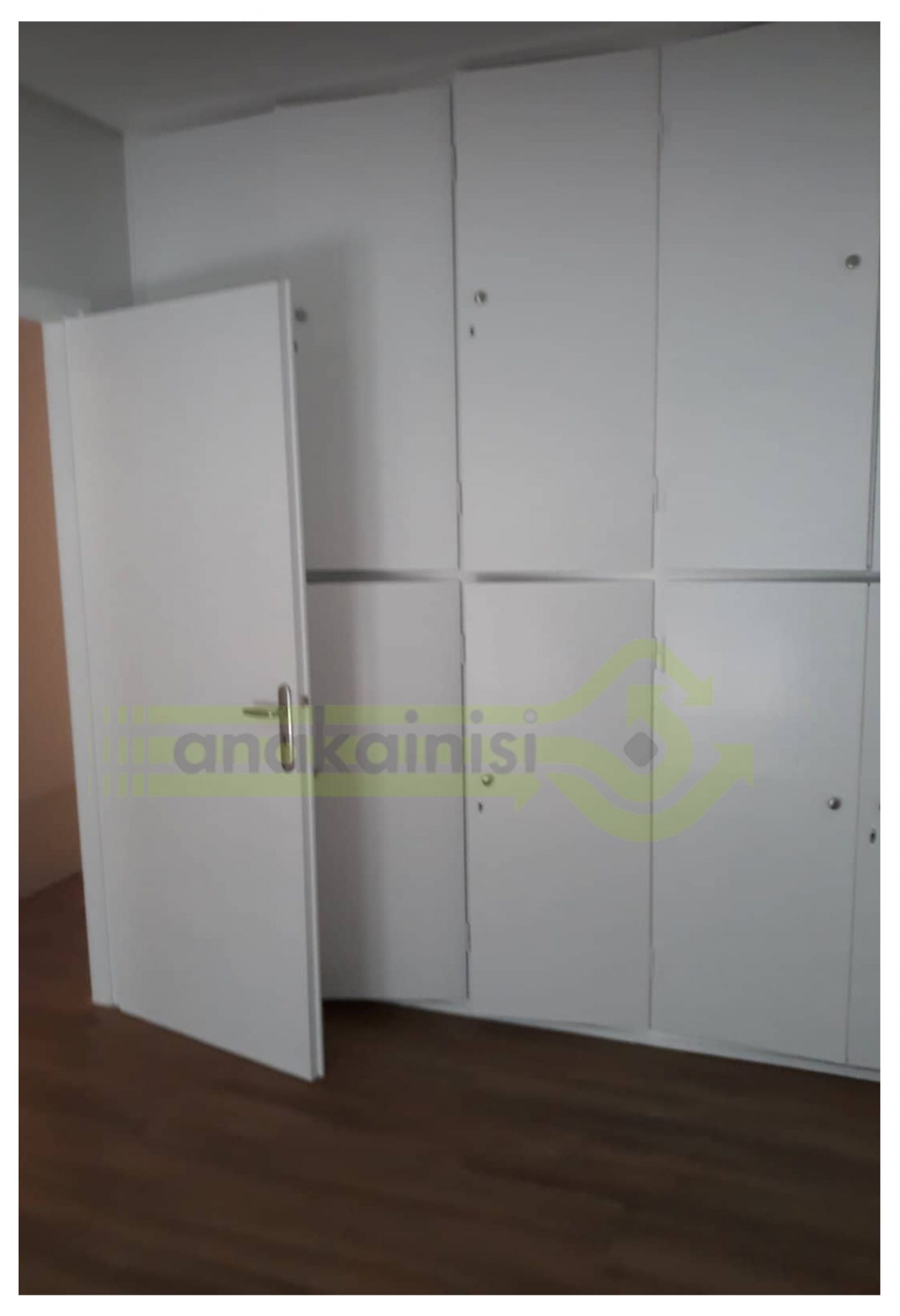 Ανακαινιση Αγια Παρασκευη (29) πάτωμα πλακάκια σε σχήμα σκούρου ξύλου ντουλάπες υπνοδωματίου