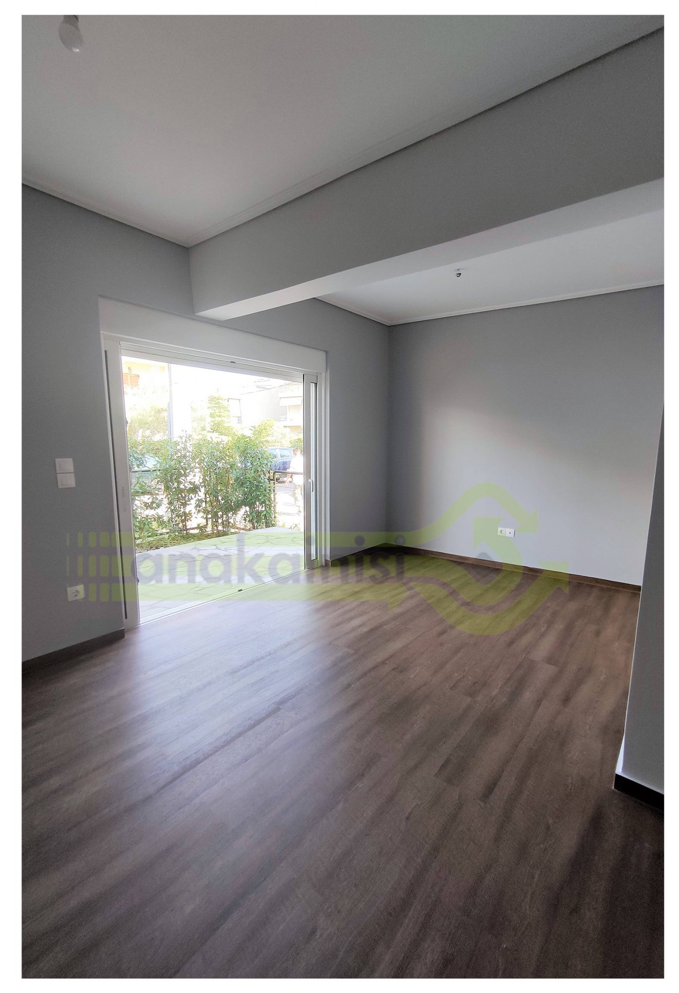 Ανακαινιση Αγια Παρασκευη (4) σαλόνι πάτωμα πλακάκια με μορφή και σχήμα ξύλου - μπαλκονόπορτα - νιπτήρας επικαθήμενος - ideal standal