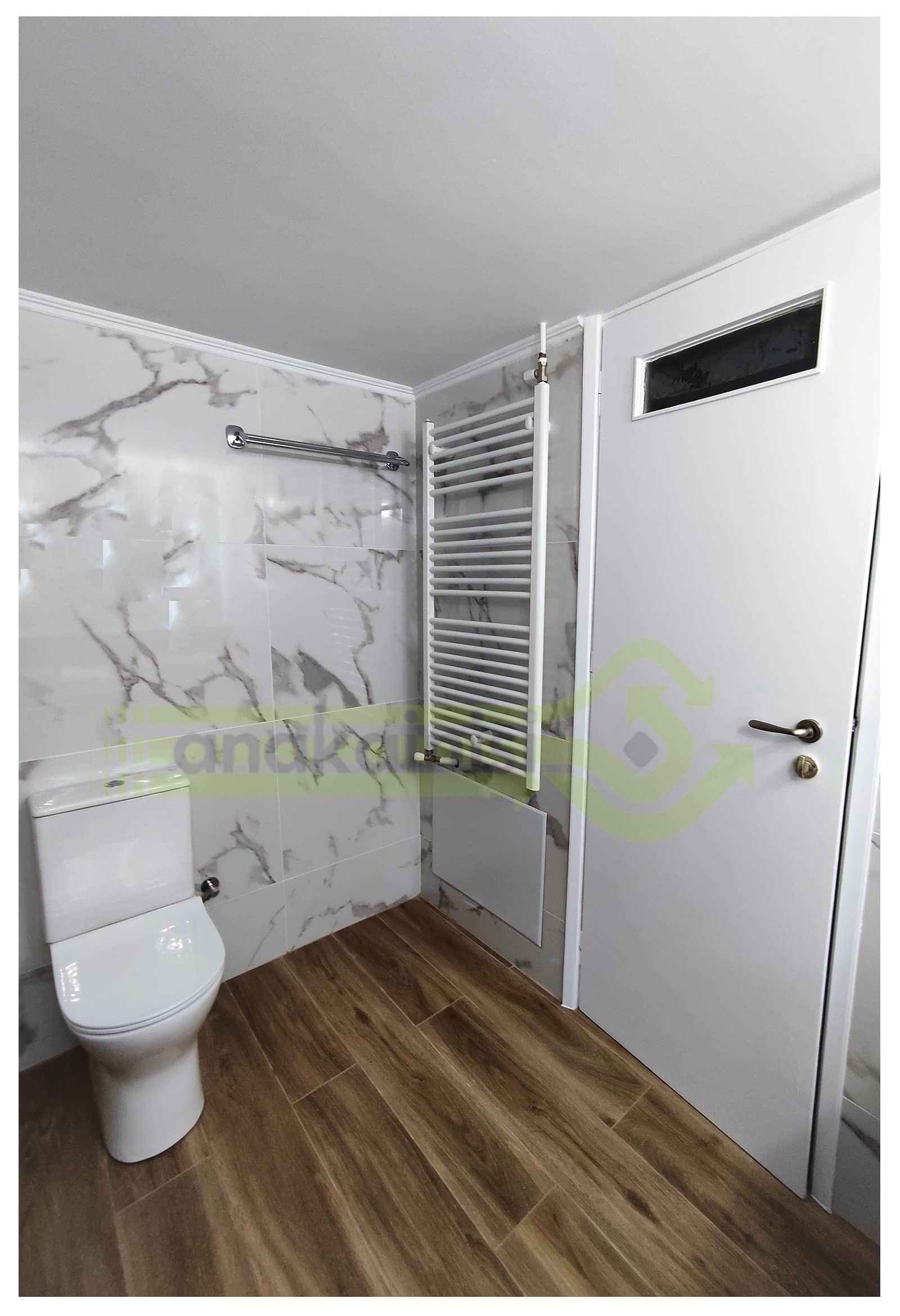 Ανακαινιση_Χαλανδρι_17 Ντουζιέρα Καμπίνα Κλειστή με Συρόμενη Πόρτα Γυάλινη - Κρεμαστό Καλοριφέρ