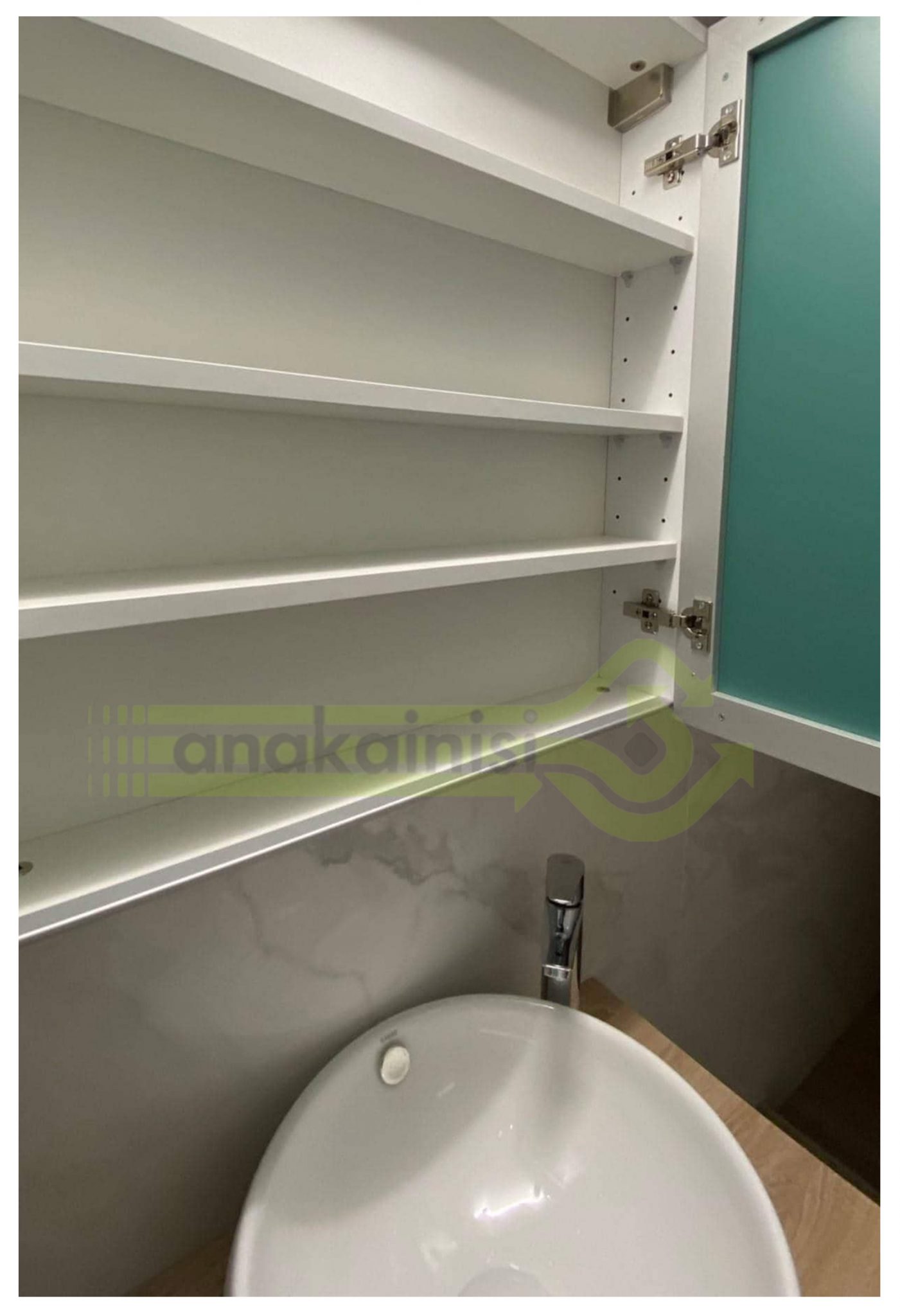 Ανακαίνιση Σπιτιού Πατήσια Μπάνιο Καθρέφτης Μπάνιου και Εσωτερικά Ντουλαπια Κρυμένα στον Καθρέφτη 