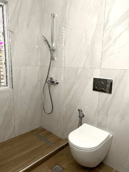 Μπάνιο - τουαλέτα και ντουζ